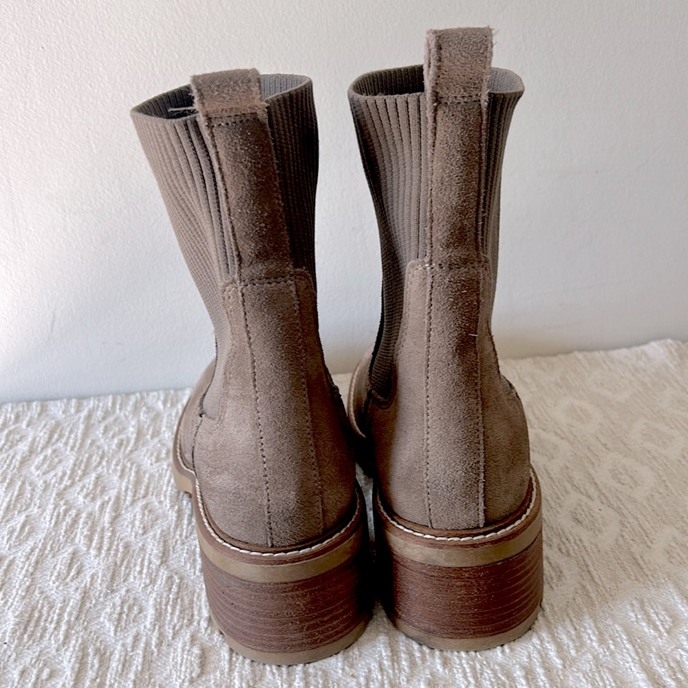 Steve Madden EUC Kiley Chelsea Suede Ankle Boots - Picture 6 of 14